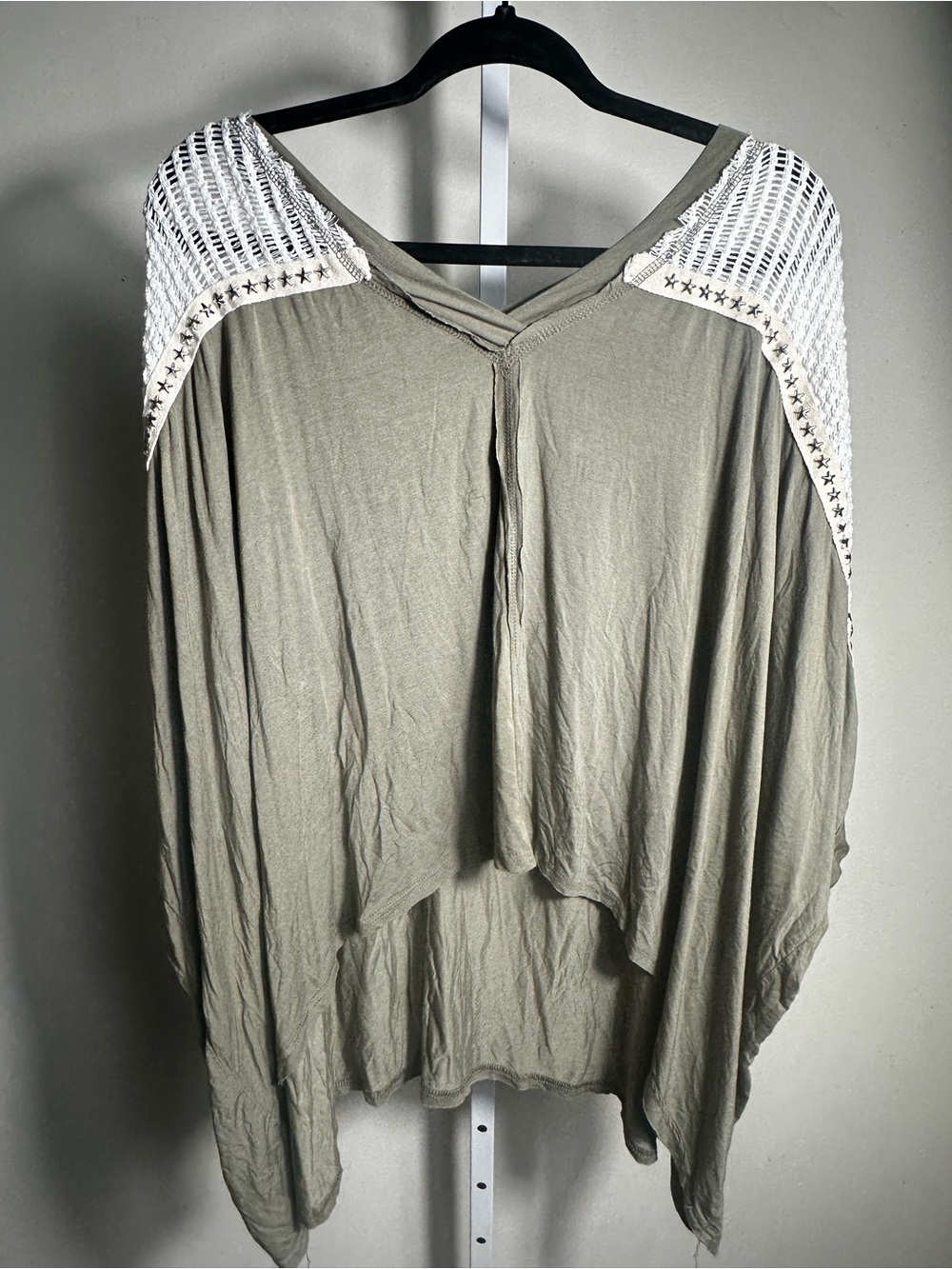 093. POL Boho Crochet Shoulder Oversized High Low Top Olive Size L